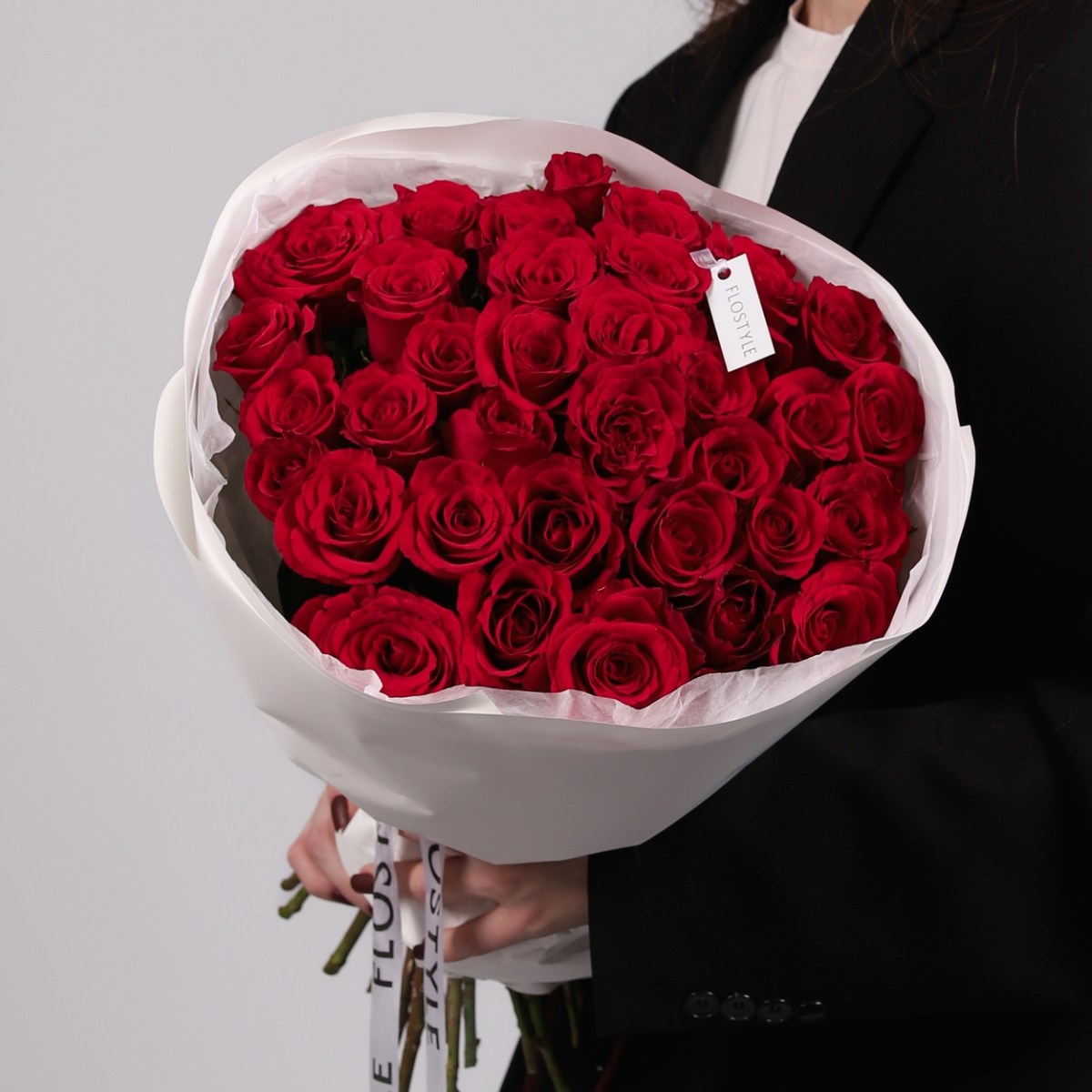 buket iz 35 krasnyh roz 3